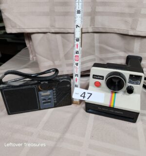 o47- Polaroid OneStep Land Camera. Travelers Radio - Image 1