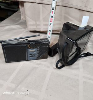 o47- Polaroid OneStep Land Camera. Travelers Radio - Image 2