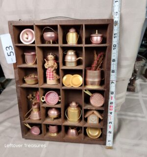 o53- Pat Harris Inc. vintage miniature copper-toned cookware shadow box - Image 1