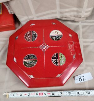 o82- Chinese lacquerware octagonal box - Image 1