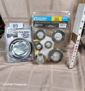 o89- parts holder, wire wheel brush set - Image 1