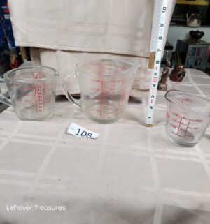 o108- vintage measuring cups - Image 1