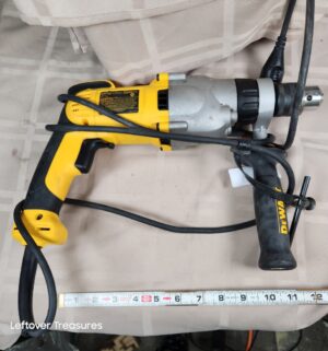 o119- Dewlat 1/2in VSR Hammer Drill. Works - Image 2