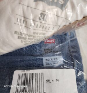 o140- Levis Jeans & V Neck Shirt - Image 2