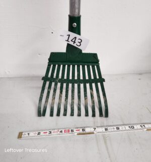 o143- sm garden rake - Image 1