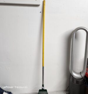 o143- sm garden rake - Image 2