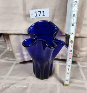 o171- vintage cobalt blue blown glass handkerchief vase - Image 1