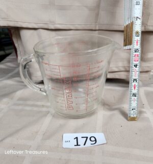 o179- vintage pyrex measuring glass - Image 1
