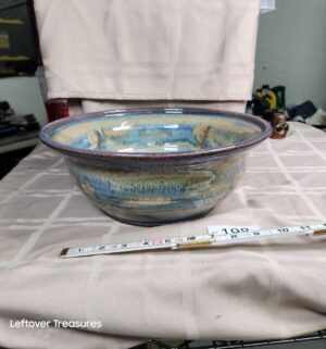 o198- 2004 Art Pottery Bowl - Image 1