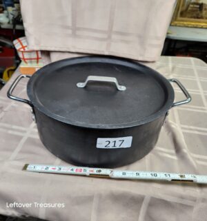 o217- calphalon 8.5 qt pot - Image 1