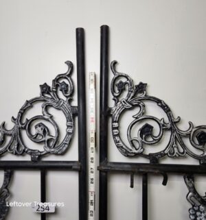 o254- Vintage metal gate - Image 2