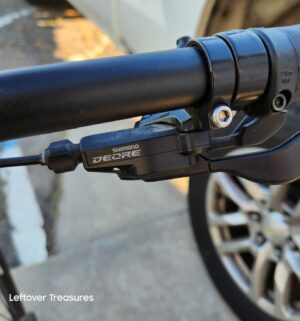 o271- Specialized Sirrus X Bicycle with all tools and accessories - Image 6
