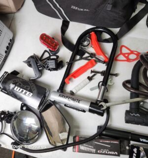 o271- Specialized Sirrus X Bicycle with all tools and accessories - Image 11