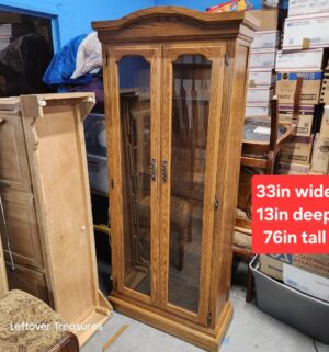 o272- Oak Display Cabinet. Lighted w/ glass shelves - Image 1
