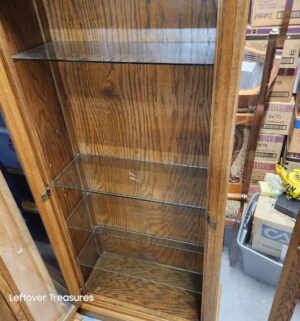 o272- Oak Display Cabinet. Lighted w/ glass shelves - Image 2