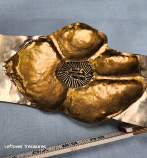 p142- vintage Mexican brutalist floral belt buckle - Image 4