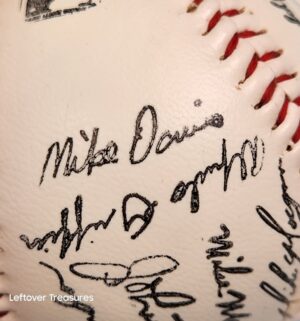 p182- Vintage Autographed baseball Live Ink Autos. Not verified, no cert, buyer beware - Image 3