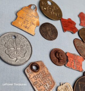 p186- Vintage dog tag & token collection - Image 3