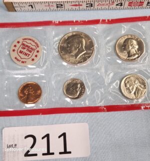 p211- 1972 Uncirulated Mint Set