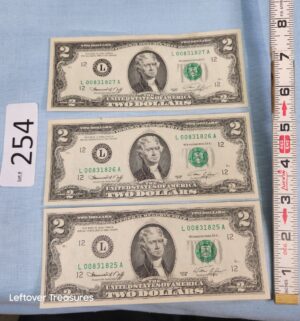 p254- 1976 $2 bills in sequence 825-827