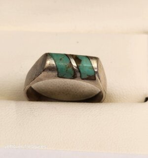 p262- Native American Navajo sterling silver ring. turquoise stone inlay