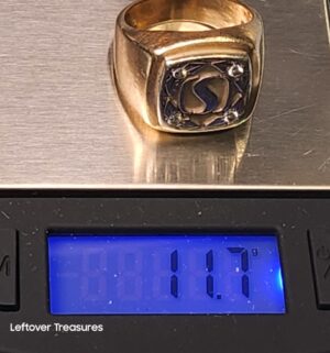 p296- 10k Gold Safeway Ring w/ Diamonds - Image 4