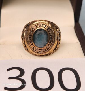 p300- 10k Gold Arecibo High School class ring. Gold Acid Tested