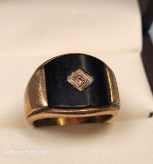 p299- 10k Gold Mens Ring w/ Black Onyx and Tested Diamond. Gold Acid Tested.