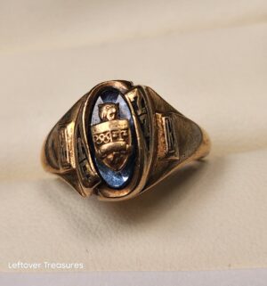 p301- 10k gold blue stone 1977 School ring