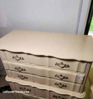 q37- Vintage Bassett Dresser Chest. Excellent Condition - Image 3