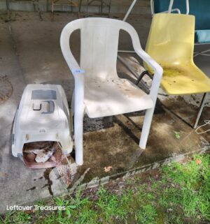 q44- 2 Chairs. Pet Cage
