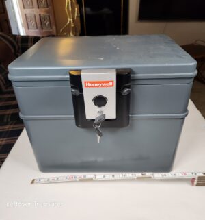 q102- Honeywell Lock Box w/ key