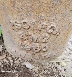 q152- Antique cast iron fire hydrant. Not attached to ground - Image 3
