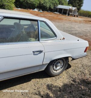 q162- (See video)1972 Mercedes Benz 450 SL. Last Ran Dec. 2025. Clean Title. Project Car - Image 4