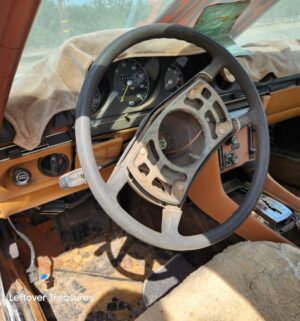 q162- (See video)1972 Mercedes Benz 450 SL. Last Ran Dec. 2025. Clean Title. Project Car - Image 10