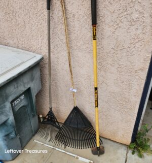 r8- 2 Rakes, Garden Hoe - Image 3