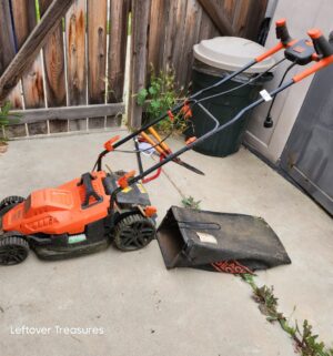 r10- Black & Decker 15 inch Electric Mower. Fully Tested/works