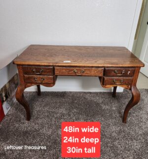 r22- Queen Anne style writing table featuring solid wood construction