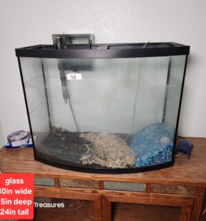 r56- Large Glass Fish Tank w/ all accessories. Fish/water sold separately