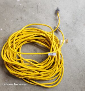 r87- bulldog tough power cord. 100ft. 300volt