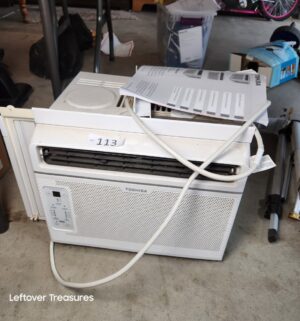 r113- Toshiba Window AC Unit. Tested/works