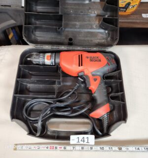 r141- Black & Decker DR220 Drill