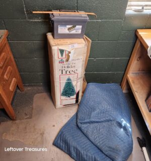 s21- ammo box, scratcher, holiday tree