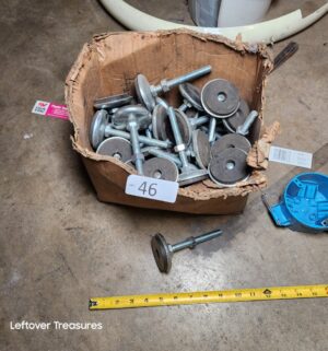 s46- heavy-duty adjustable leveling feet