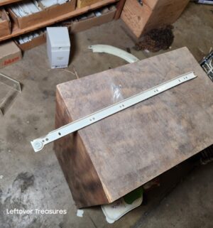 s51- Massive collection of cabinet drawer runners. Several 100 sets. Very heavy boxes - Image 3
