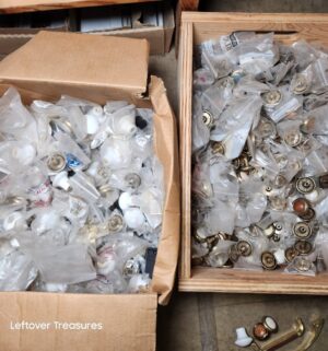 s53- huge collection of drawer pulls. A few 100 items - Image 3
