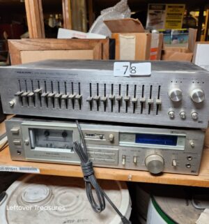 s78- realistic stereo equipment. Powers on