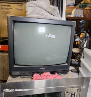s203- sanyo 25in tv powers on
