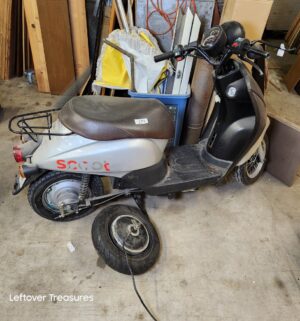 s279- Electric Moped. No charger, no paperwork, no key. 1st auction buyer could not arrange transport.