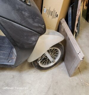 s279- Electric Moped. No charger, no paperwork, no key. 1st auction buyer could not arrange transport. - Image 4